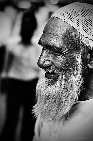 A warm smile Portrait of an old man with a warm smile from Bhuleshwar in Mumbai