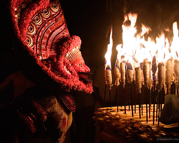 Kathivanoor Veeran Theyyam