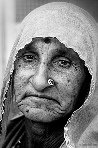 Black and white portrait of an old woman from Jaisalmer in Rajasthan