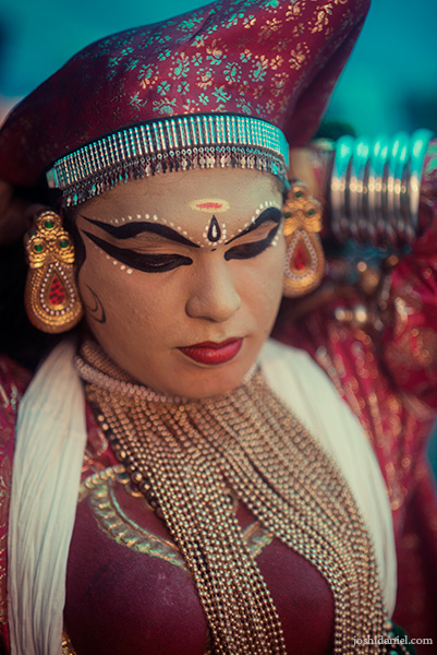 Portrait of a Kathakali performer in Minukku vesham