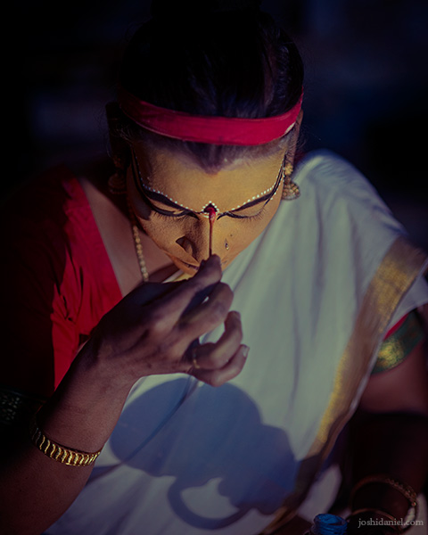 Nangiarkoothu artist Margi Usha doing make-up