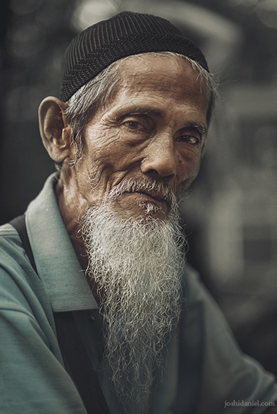 Portrait of a bearded old keychain seller in Bogor Botanical Garden, Indonesia