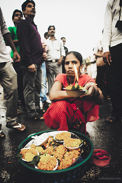 Portrait of a woman selling diyas (oil lamps) at Nashik Kumbh Mela