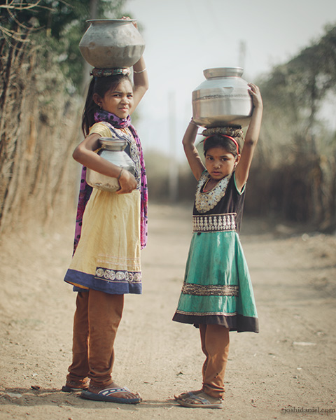 Children carrying water on their head in Hoshangabad, Madhya Pradesh, India